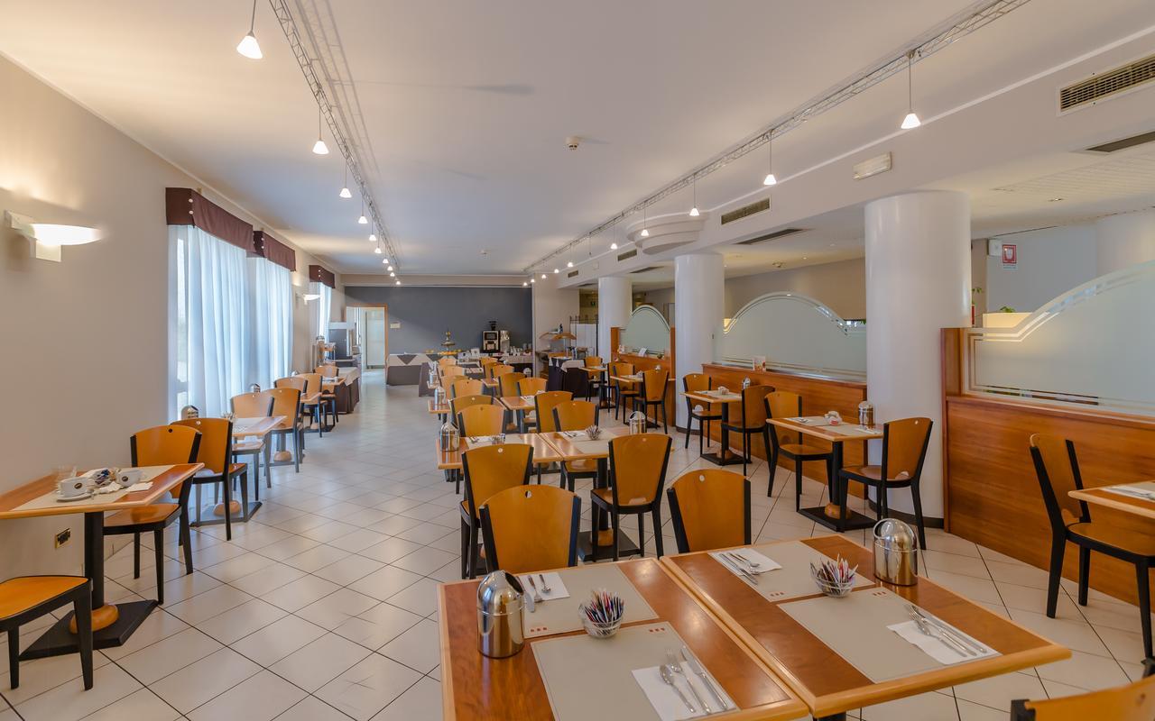 Una Hotels Occhiobello Εξωτερικό φωτογραφία