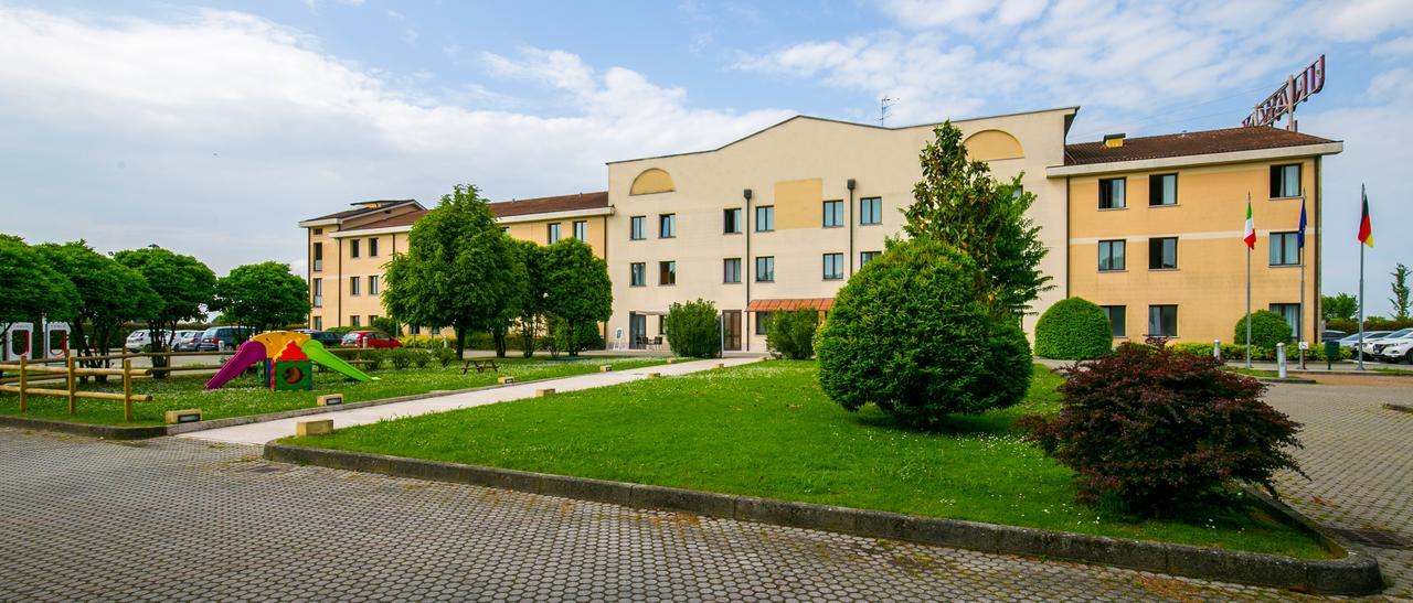 Una Hotels Occhiobello Εξωτερικό φωτογραφία