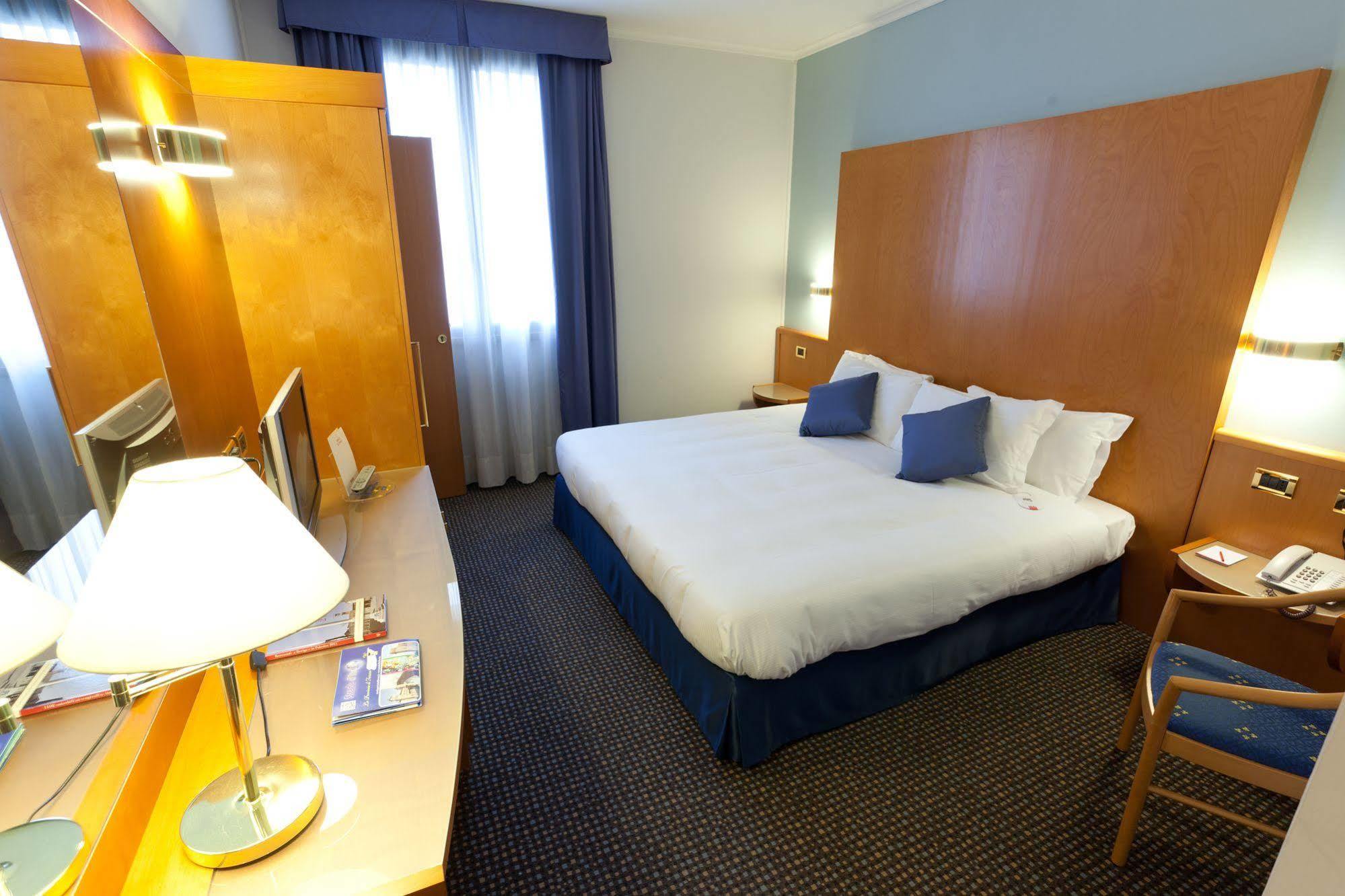 Una Hotels Occhiobello Εξωτερικό φωτογραφία